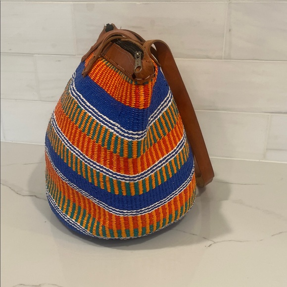 Kenyan Kiondo Handwoven Sisal & Leather Medium Tote Bag - Picture 10 of 14